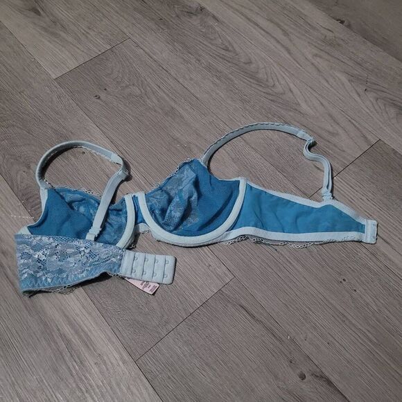 Victoria's Secret 34D baby blue lace bra not padded body by victoria - Picture 8 of 10